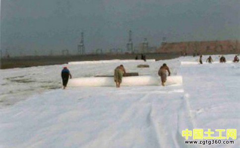 土工膜的黑色与白色之间的质量对比