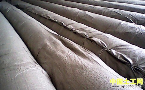 防渗土工膜铺盖设计