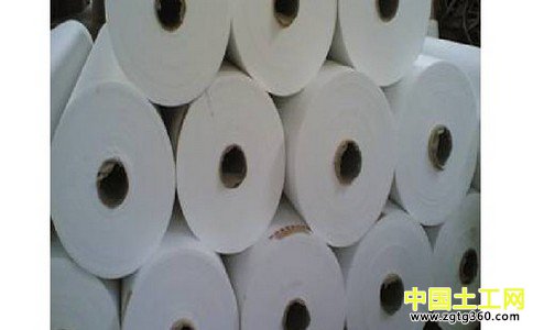 复合土工膜和HDPE土工膜的标准是不同的吗