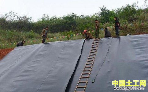 保证防渗膜使用年限时采用的防渗步骤