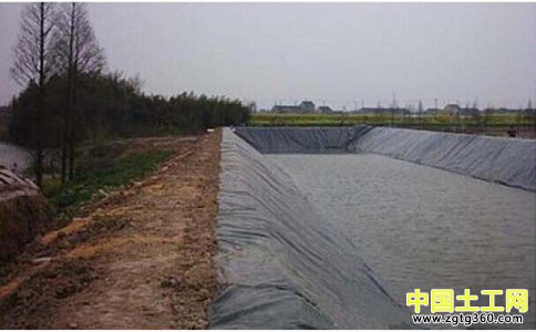 复合土工膜和HDPE土工膜的铺设标准